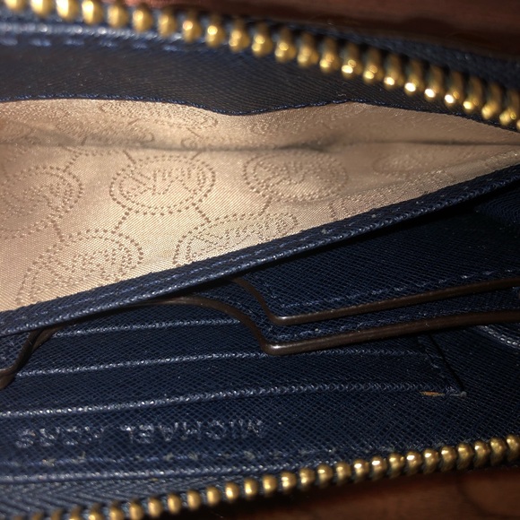 Michael Kors wallet - Picture 7 of 10